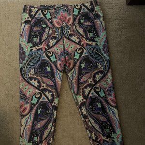 adorable colorful capri leggings size large